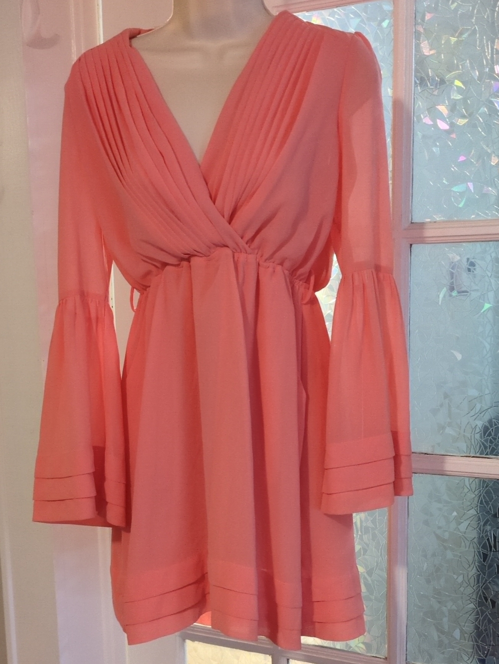 Elegant Pink V-Neck Pleated Long-Sleeve Dress